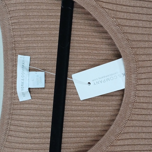 New York & Co NWT Light Brown Tan Ribbed Tunic Sweater With Front Slit Large - Picture 4 of 9